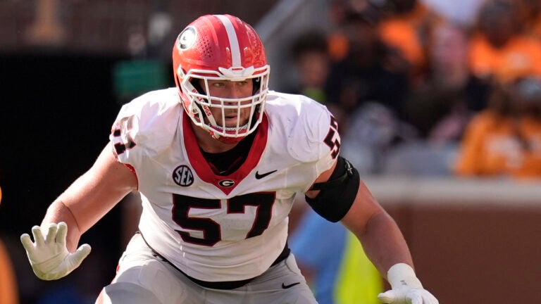 New 2026 NFL mock draft has Patriots adding 6-foot-7 offensive lineman