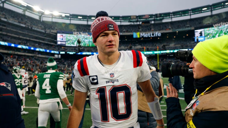 Drake Maye Patriots Dolphins time Week 18