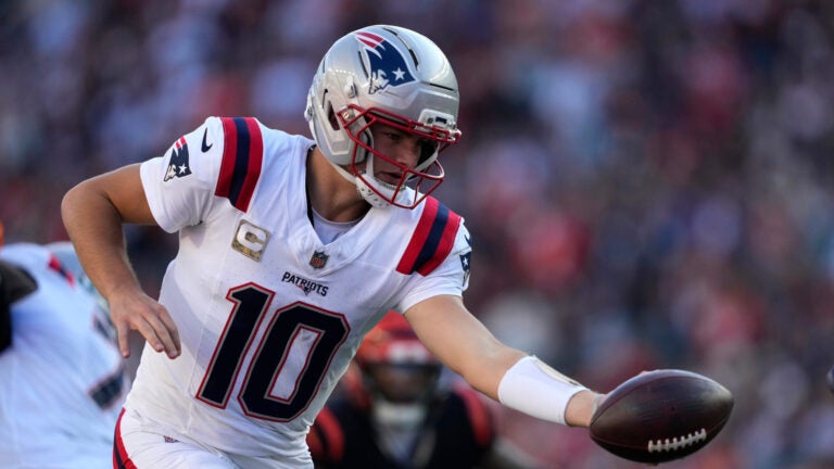 Patriots vs. Giants live updates: Can Pats overcome injuries in primetime game?