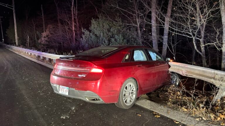 7 suspects, ages 13-15, arrested after string of thefts, police chase involving stolen cars in Boston suburb