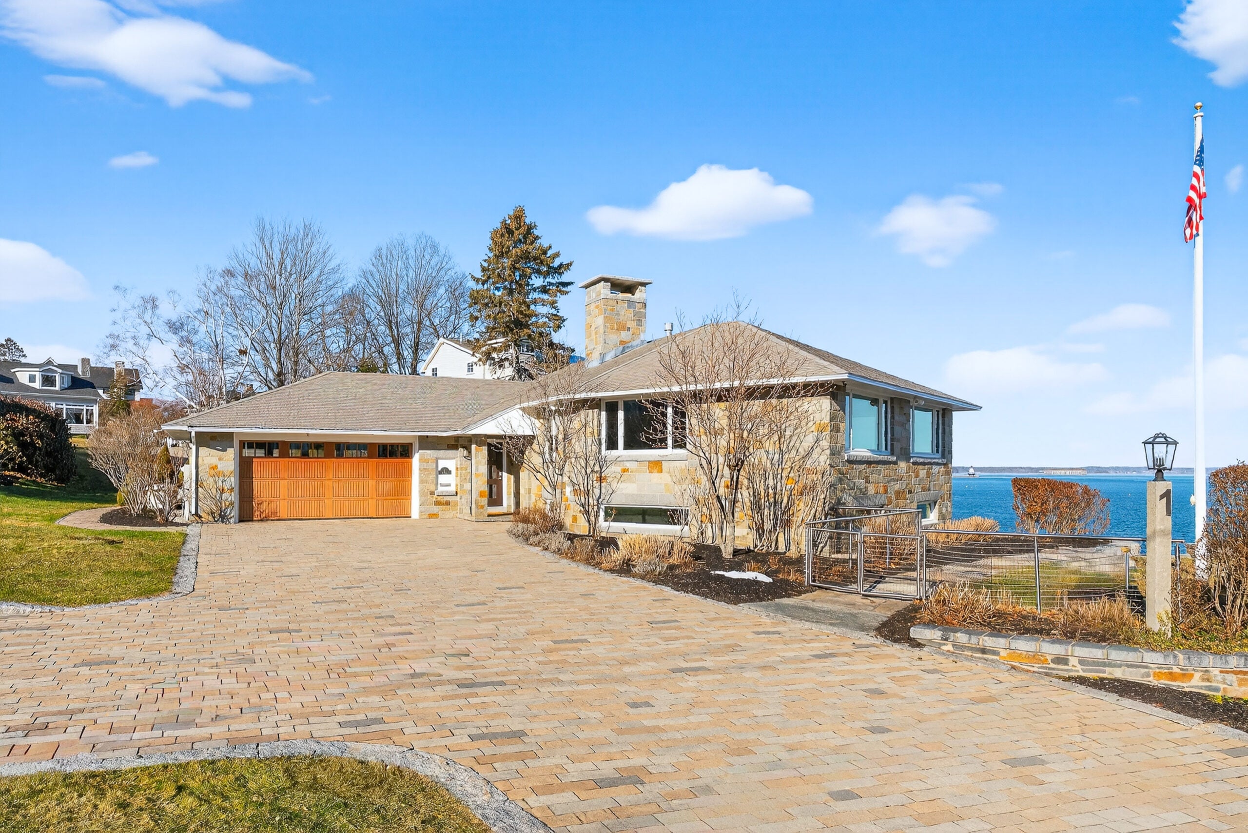 The former waterfront Maine home of Gov. Ken Curtis lists for $4M插图1