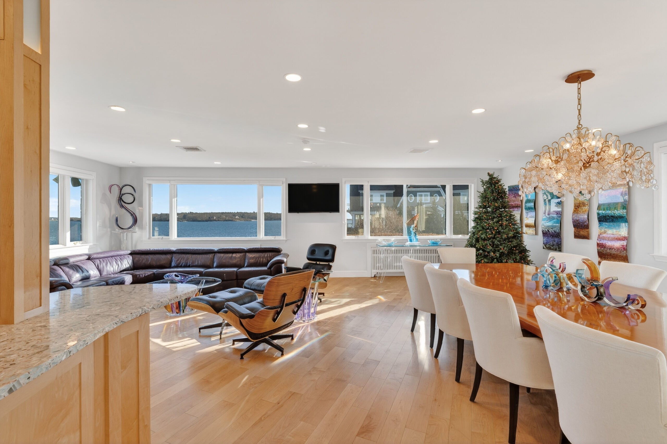 The former waterfront Maine home of Gov. Ken Curtis lists for $4M插图4