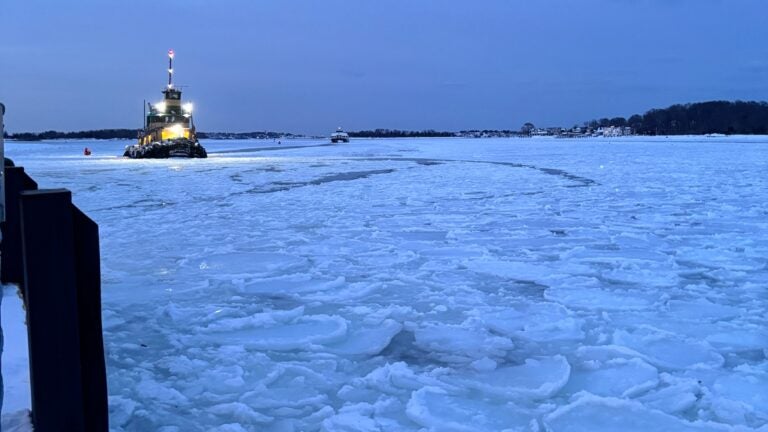 ‘Weird and beautiful’: Taking the commuter ferry from Hingham’s ice-blanketed harbor插图