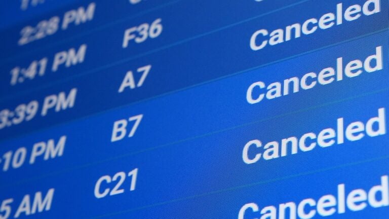 More than 15,000 flights canceled as massive winter storm sweeps across US插图