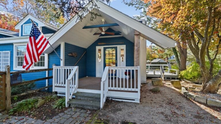Home of the Week: Two-bedroom ranch minutes from Scituate Harbor for $750k插图