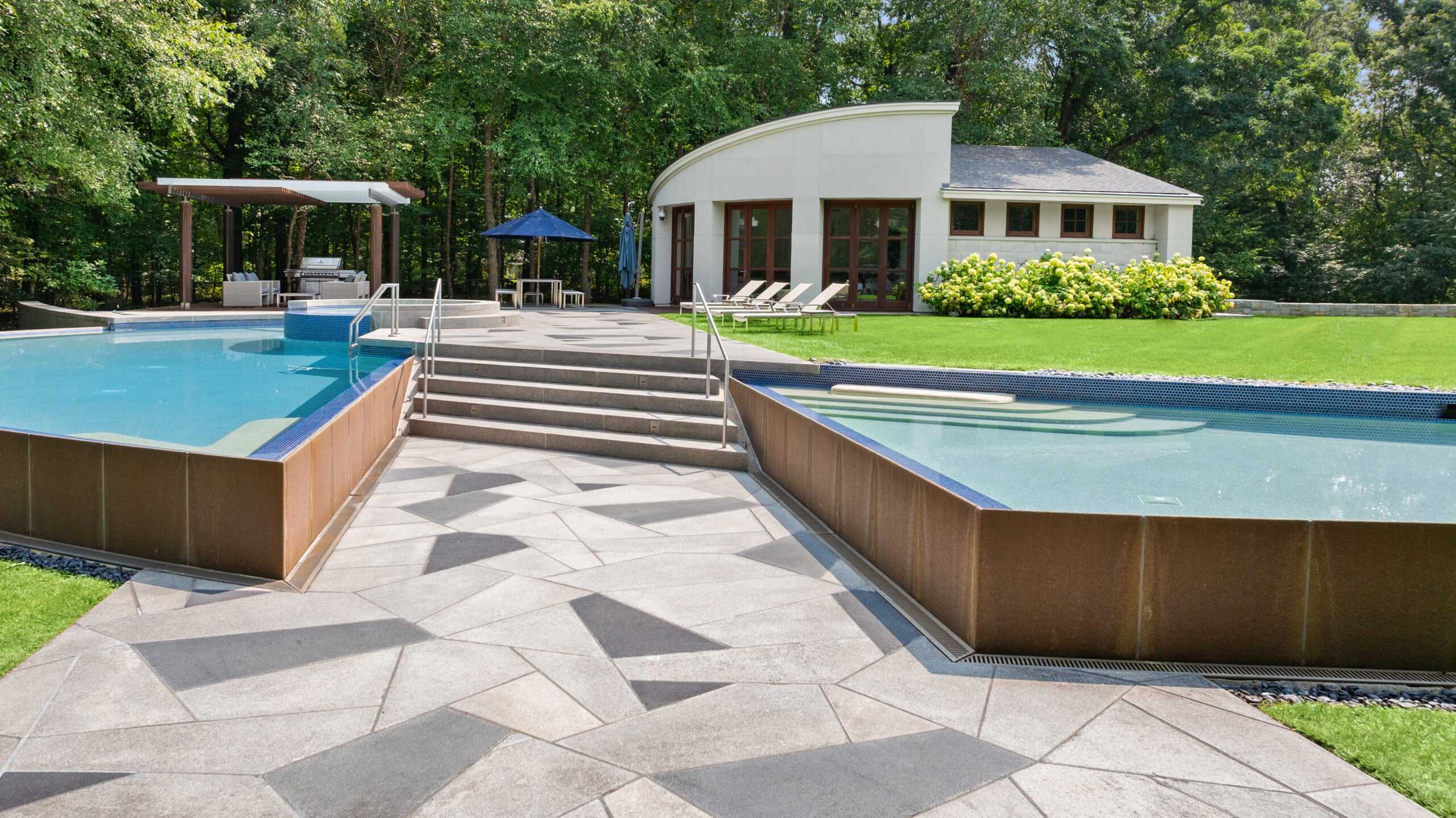 ‘Invisible’ kitchens and cold plunges: What luxury home buyers want in the Boston area插图4 ‘Invisible’ kitchens and cold plunges: What luxury home buyers want in the Boston area插图4