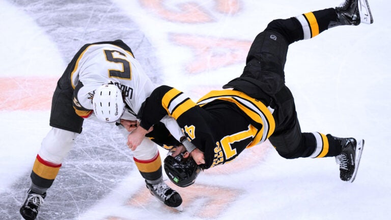 Bruins strike early, hold off Golden Knights 4-3 for 9th win in 11 games插图 Bruins strike early, hold off Golden Knights 4-3 for 9th win in 11 games插图