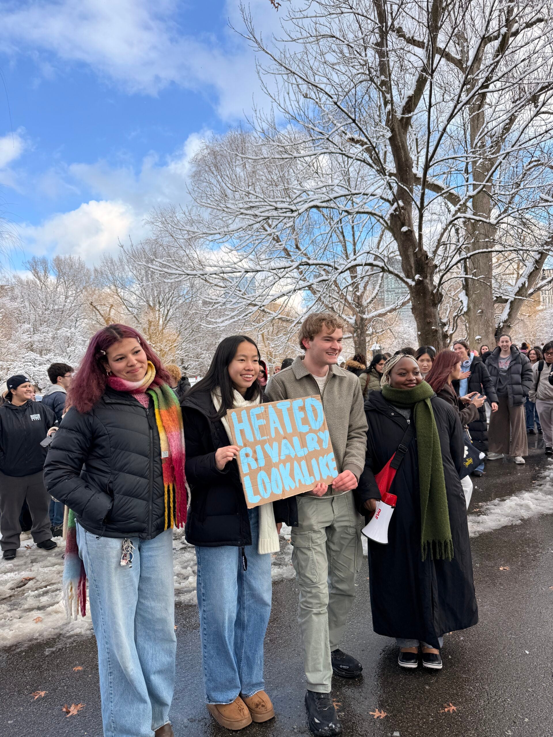 Cold Bostonians bring the heat at a Heated Rivalry look-alike contest插图1