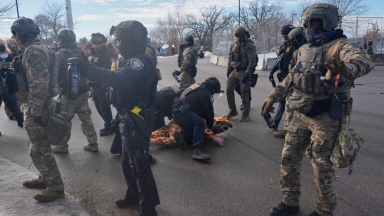 Justice Department sees no basis for civil rights probe in Minnesota ICE shooting, official says插图