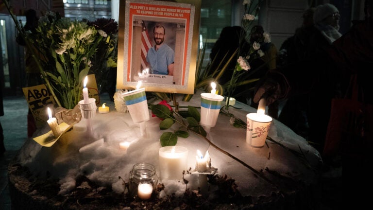 Nurses in and around Boston are holding vigils for Alex Pretti插图