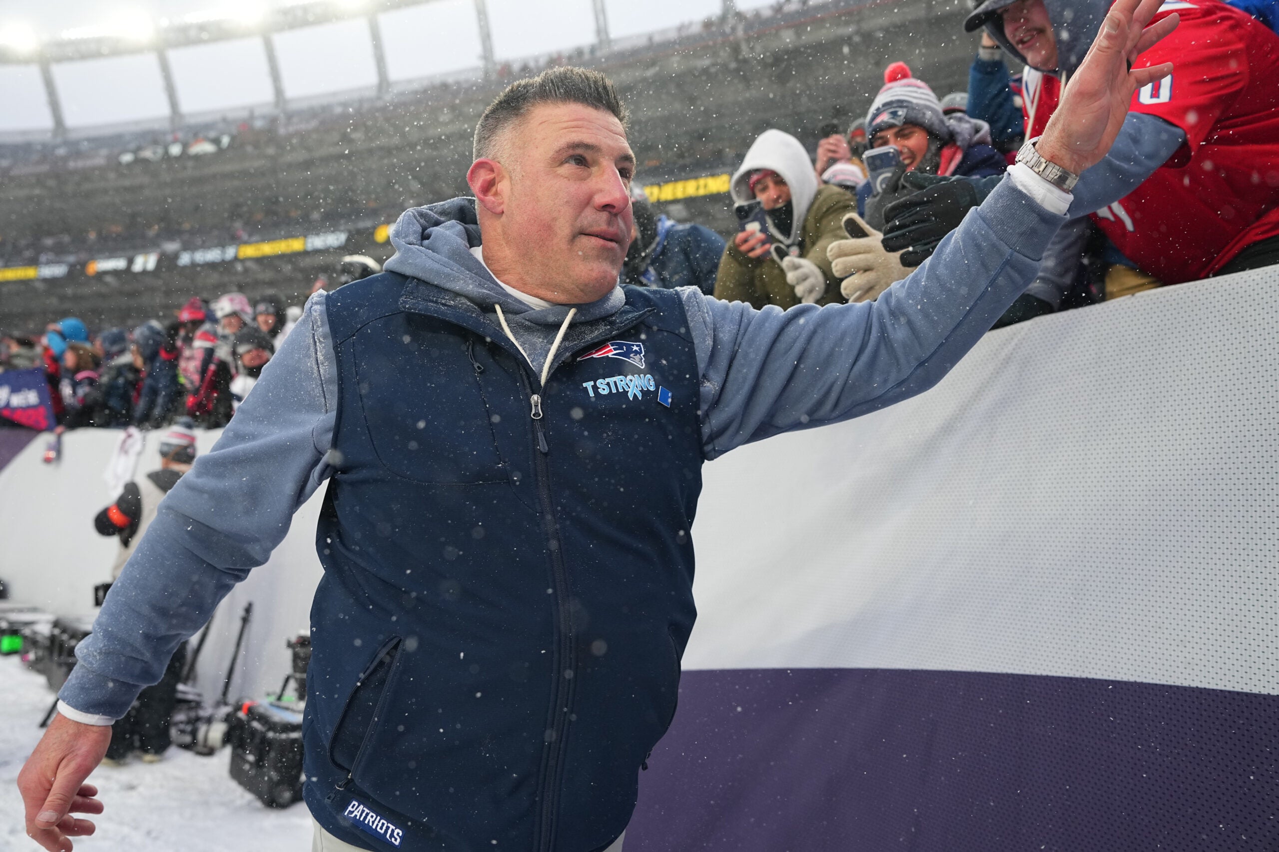 boston.com - Hayden Bird - Mike Vrabel on the AFC Championship game weather, Drake Maye's shoulder, and references to 'The Warriors