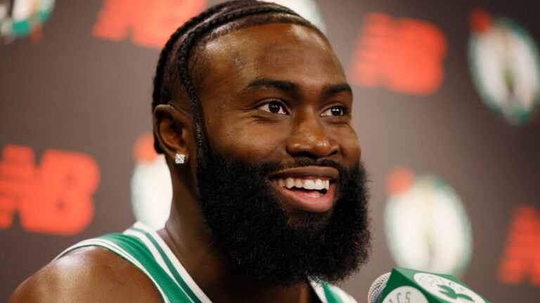 Watch: Jaylen Brown reacts to having his high school basketball number retired插图