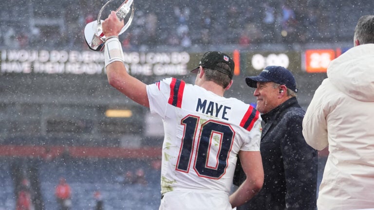 ‘우리는 당신을 믿습니다’: 슈퍼볼이 열리기 전에 독자들이 패트리어츠를 중심으로 집회합니다.