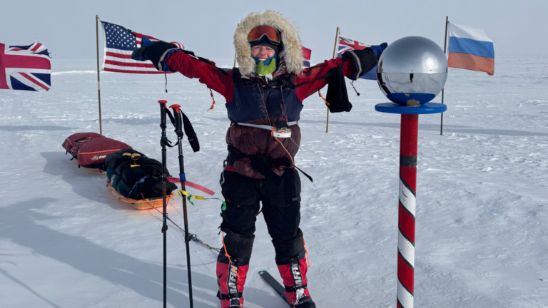 Alone on the ice: Mass. native becomes first American woman to reach South Pole solo and unsupported插图 Monet Eliastam arrives at her final destination — the South Pole.