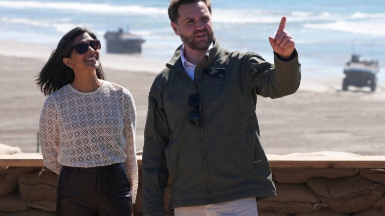 Vice President JD Vance and his wife Usha Vance say they are expecting their fourth child插图