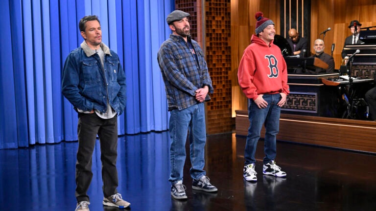 Matt Damon, Ben Affleck and Jimmy Fallon recited every Mass. town on ‘The Tonight Show’插图
