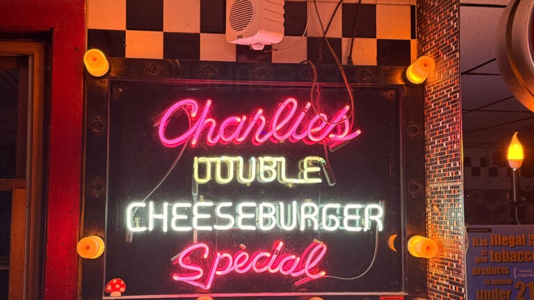 Charlie’s Kitchen in Harvard Square temporarily closes due to interior damage插图 Charlie's Kitchen