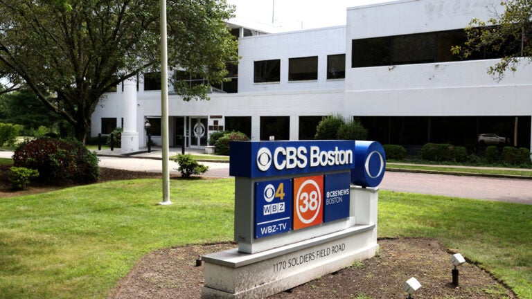 전 WBZ 앵커 케이트 메릴이 차별 소송 중에 새로운 법원에 소송을 제기했습니다.