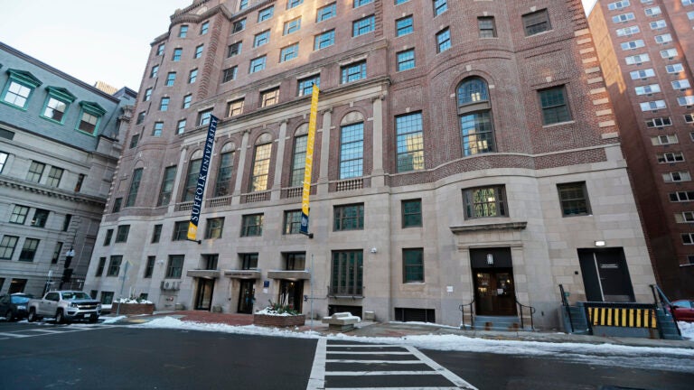 Bomb threat sent to Suffolk University prompts library evacuation, sweeps插图 Bomb threat sent to Suffolk University prompts library evacuation, sweeps插图