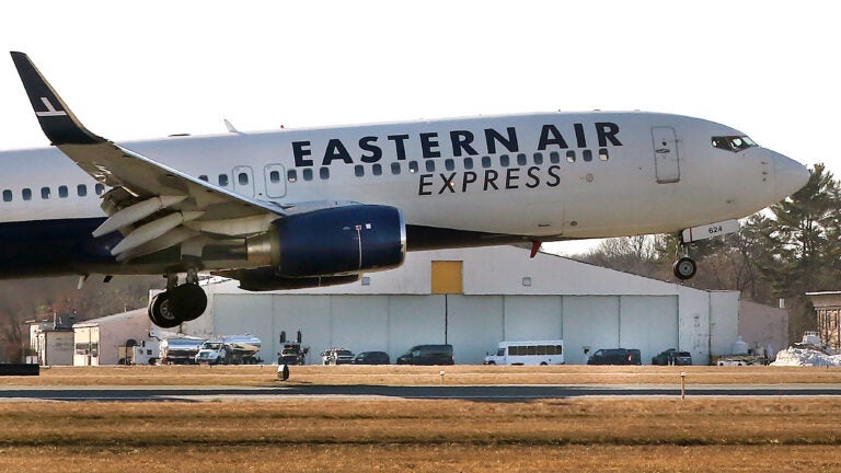 Healey directly calls on 2 airlines to end ICE collaboration插图