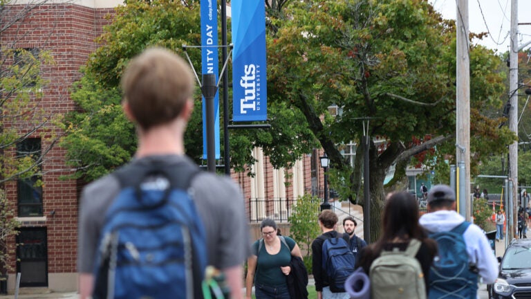 Tufts urges community to report sightings of immigration officials after agents spotted near campus