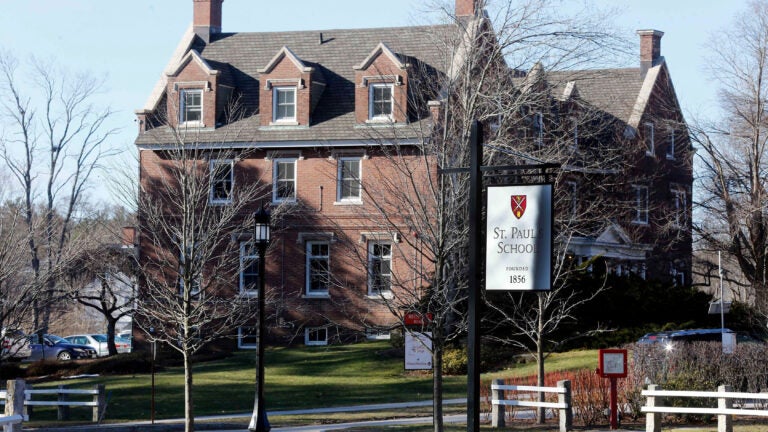 Cher’s son charged with simple assault, trespassing at N.H. school Cher’s son charged with simple assault, trespassing at N.H. school