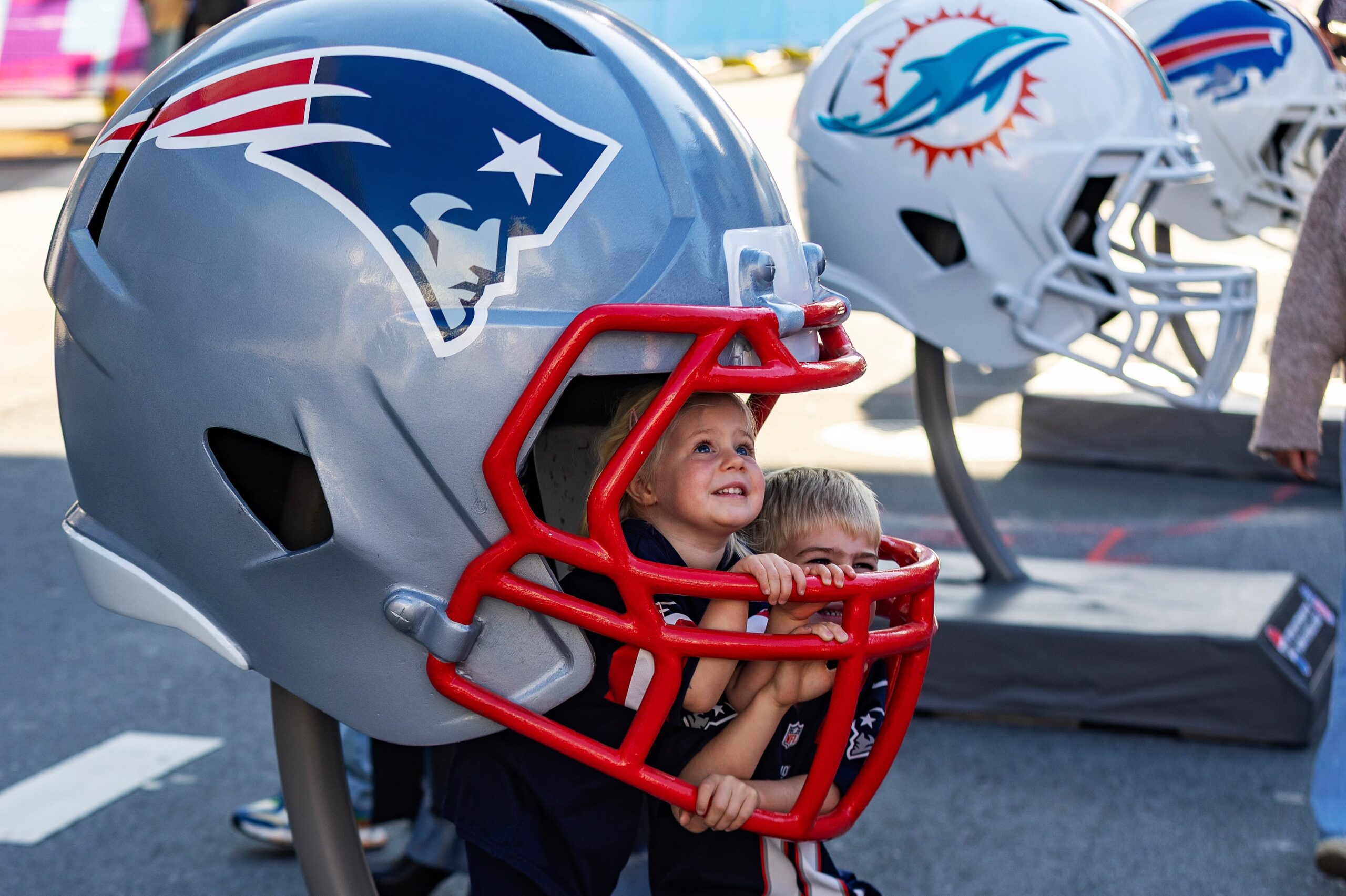 1 6 scale patriots football helmet for big headed figures Kayshon Boutte Signed New England Speed Full-Size Replica Foo  RSA The helmet features a large size SpeedFlex shell and padding New England Patriots Football Helmet
