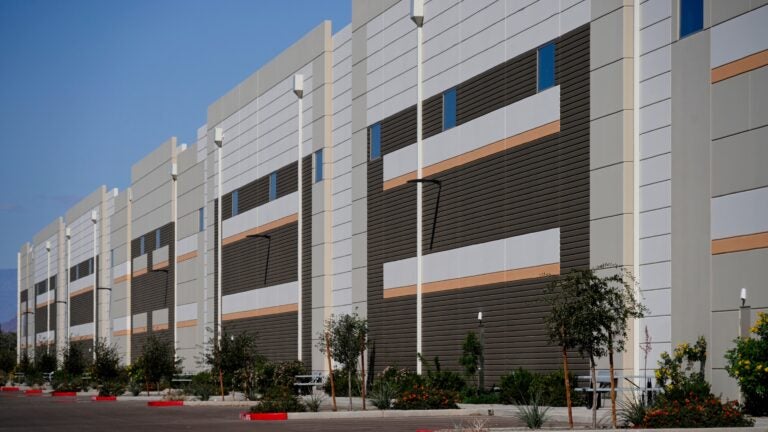 ICE begins to purchase warehouses, but some owners are backing out of deals插图 ICE begins to purchase warehouses, but some owners are backing out of deals插图