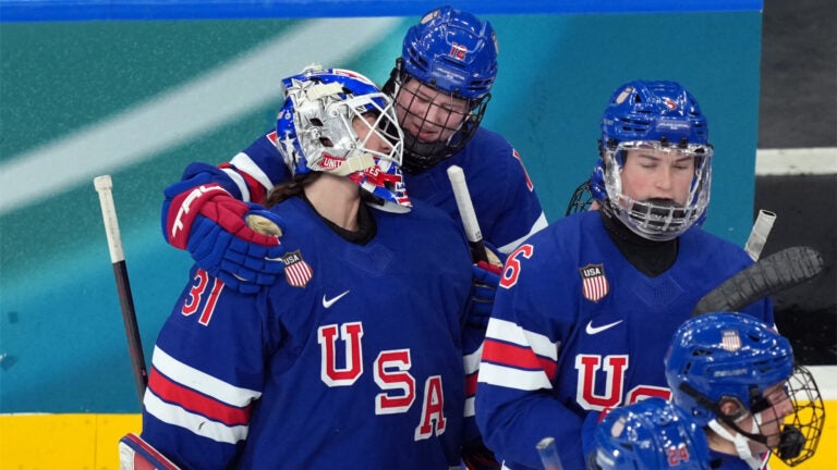 Fleet’s Aerin Frankel, Team USA ready for yet another gold-medal showdown against Canada插图 United States goalkeeper Aerin Frankel (31) is congratulated by Kelly Pannek (12) after a 5-0 win over Sweden in a women's ice hockey semifinal match at the 2026 Winter Olympics, in Milan, Italy, Monday, Feb. 16, 2026.