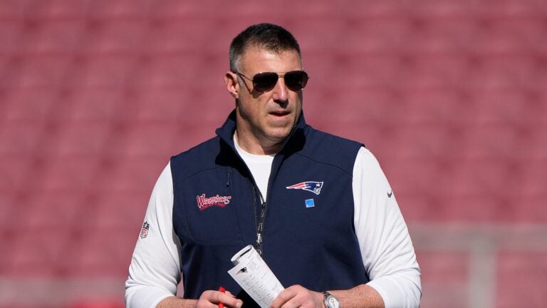 Mike Vrabel throws a wrinkle in Patriots' final practice ahead of Super Bowl LX