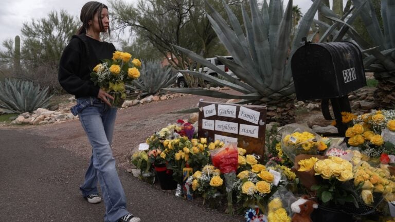 Police in Nancy Guthrie investigation say glove DNA didn’t match anything in national database插图