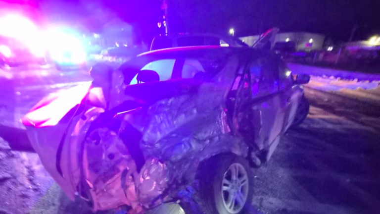 Car rammed by train in Abington after breaking down on tracks插图