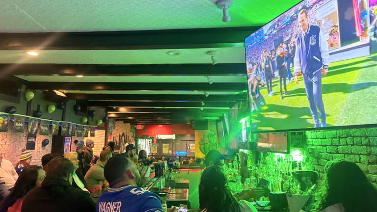 In Patriots territory, Seahawks fans find a home base for the Super Bowl插图