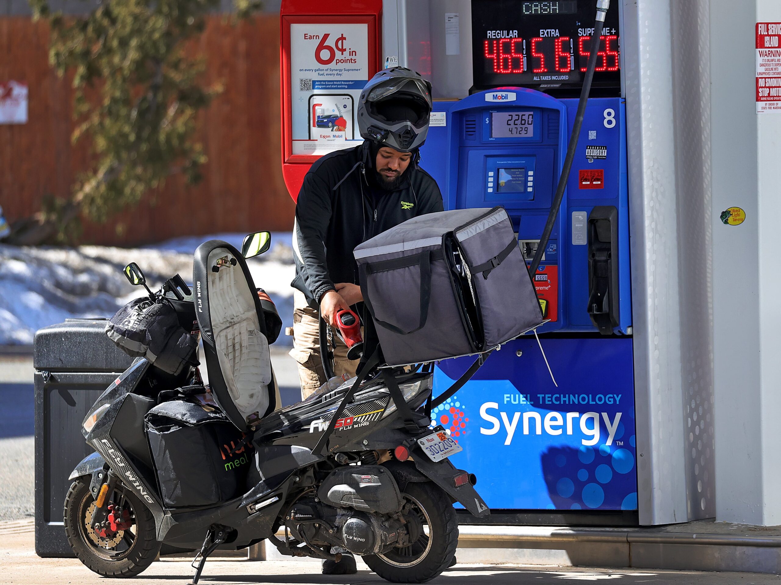 boston.com - Elizabeth Mehler - Mass. gas prices have risen dramatically. Here's what to expect this fall.