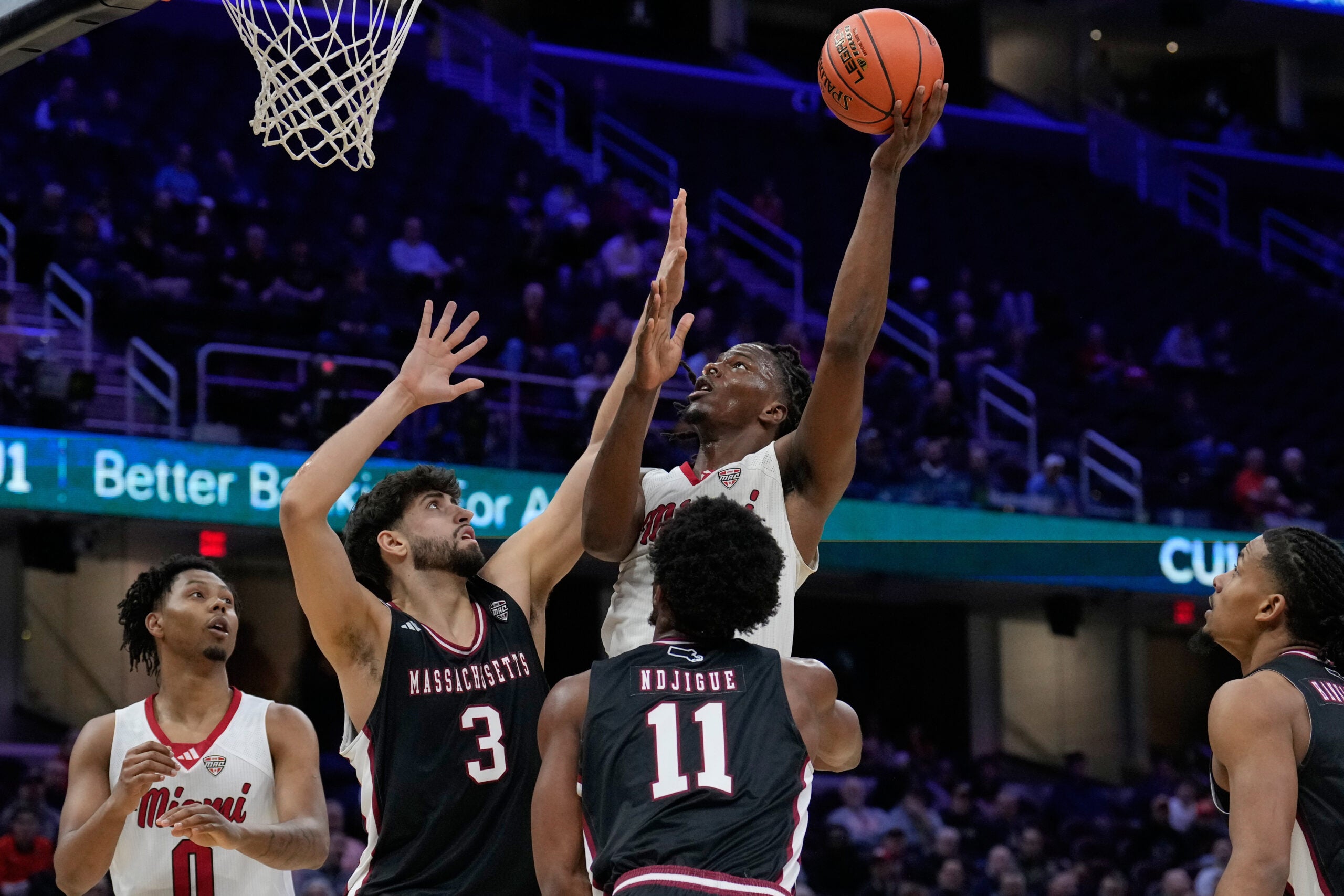 boston.com - Associated Press - UMass men's basketball stuns undefeated Miami (Ohio) in MAC Tournament
