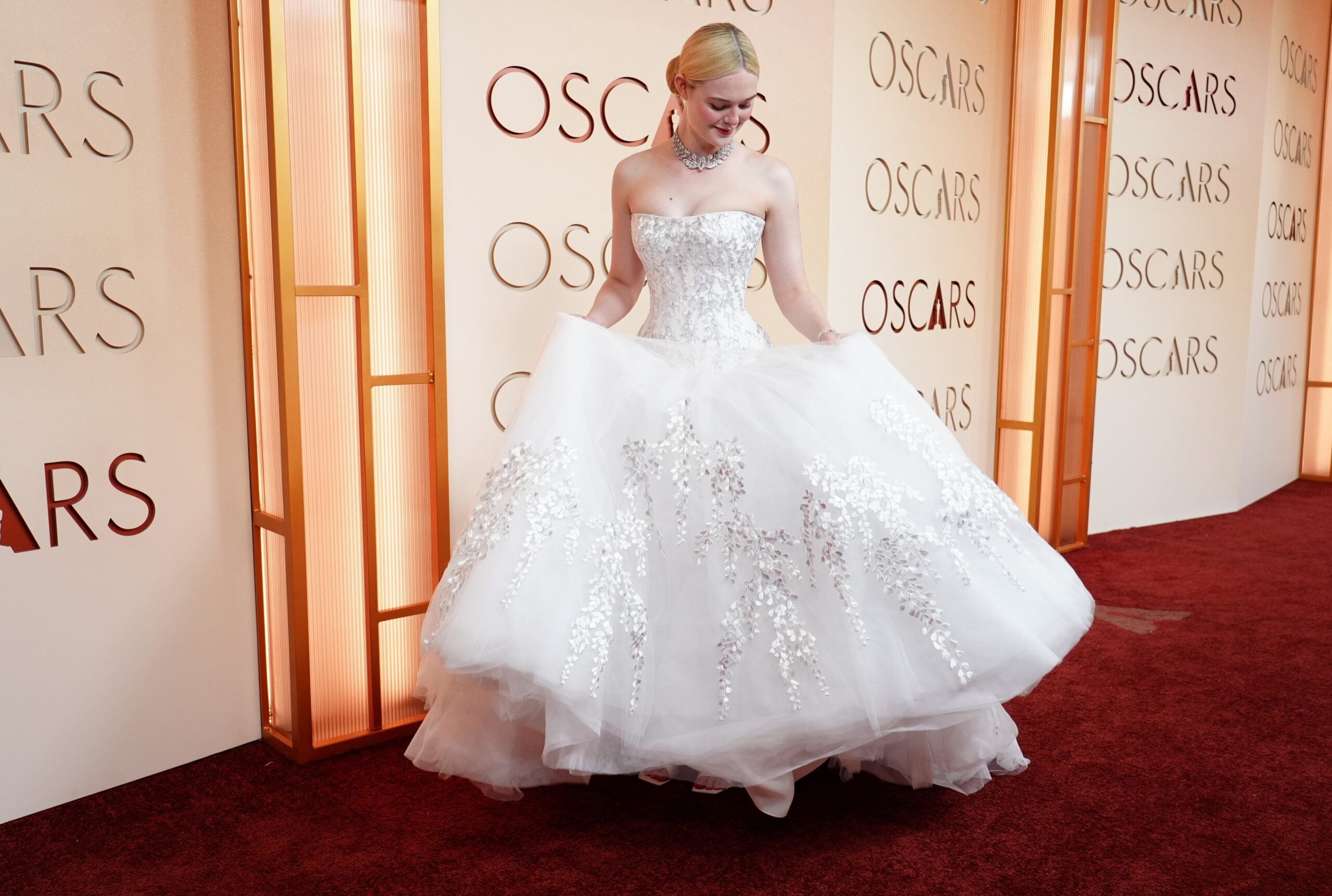Elle Fanning arrived at the Oscars on Sunday at the Dolby Theatre in Los Angeles.