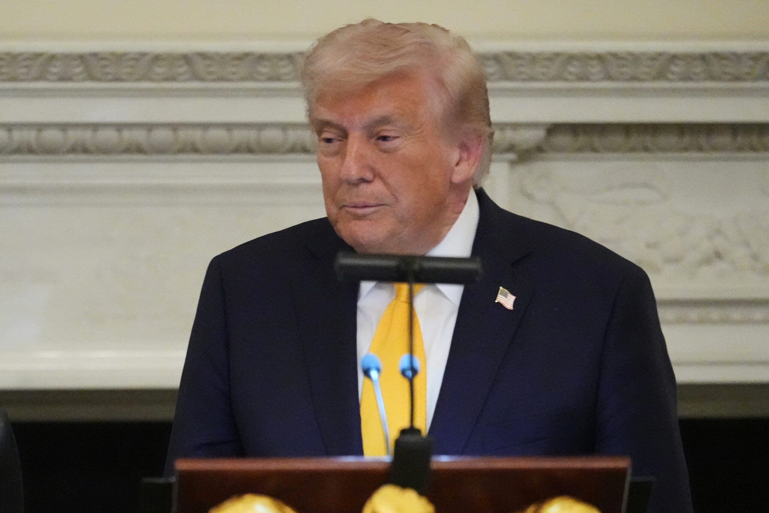 White House urges Congress to take a light touch on AI regulations in new legislative blueprint