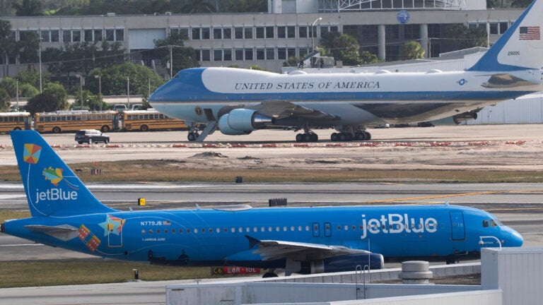FAA briefly grounds all JetBlue flights after a request from the airline