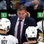 Knights coach Bruce Cassidy instructs his players late in the 3rd period during a timeout with the Bruins ahead, 5-4.