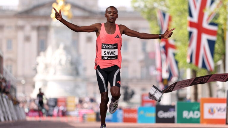Sabastian Sawe runs first sub-2-hour marathon to win in London
