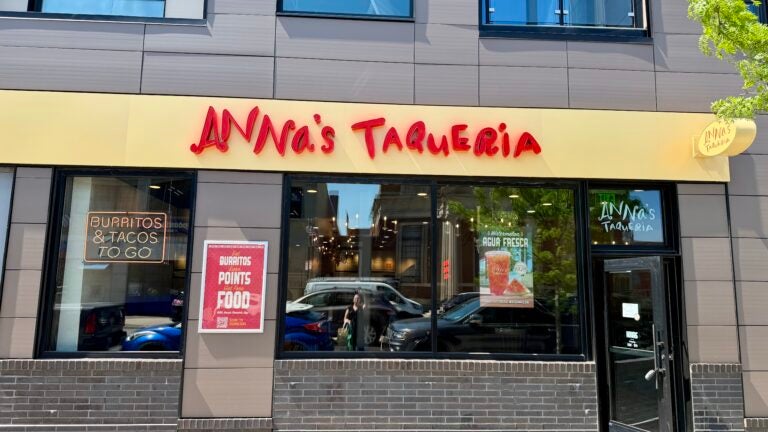 Anna’s Taqueria opens in South Boston with .50 super burritos Anna’s Taqueria opens in South Boston with .50 super burritos