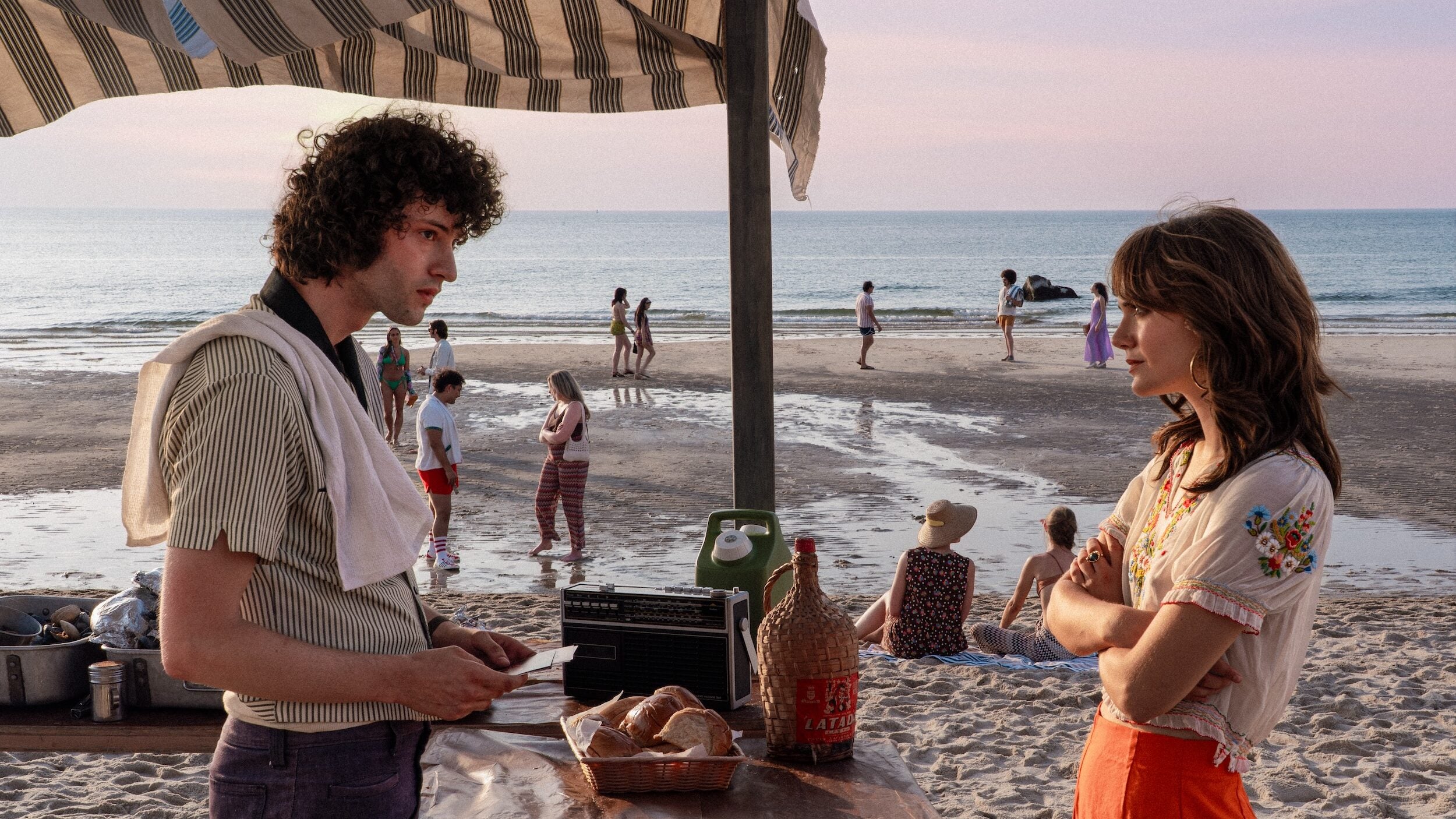 Dominic Sessa and Emilia Jones in 