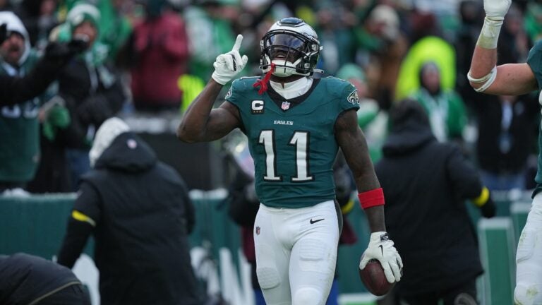 Potential A.J. Brown Patriots-Eagles trade reportedly has 'framework in place'