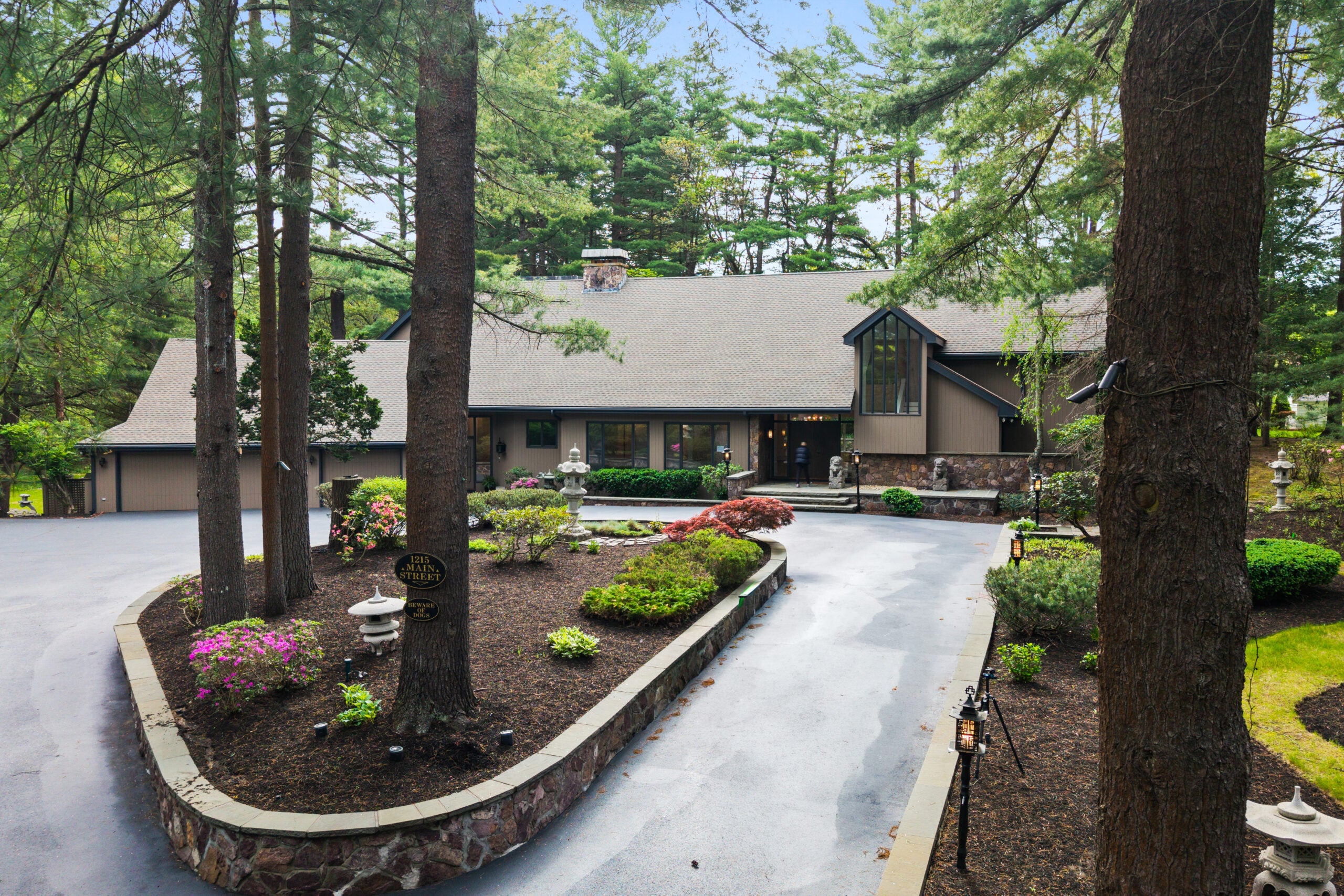 boston.com - Madeline Bilis - The Hilltop Steak House family home is officially on the market