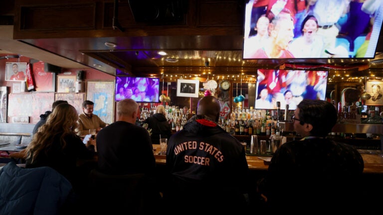 Mass. House approves 3 a.m. last call, outdoor drinking zones