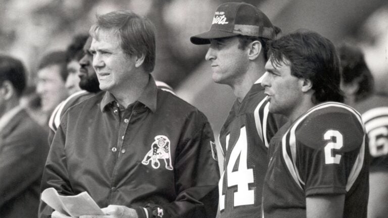 Raymond Berry, Hall of Fame wide receiver and former Patriots coach, dies at the age of 93 Raymond Berry, Hall of Fame wide receiver and former Patriots coach, dies at the age of 93