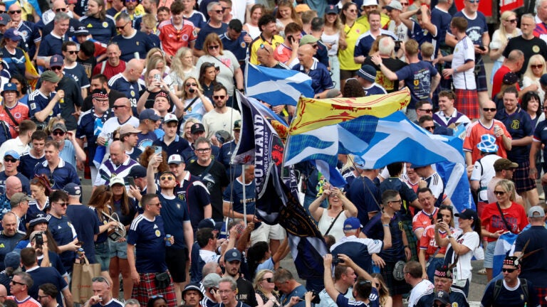 Scottish fans’ humorous review of New York vs. Boston Scottish fans’ humorous review of New York vs. Boston