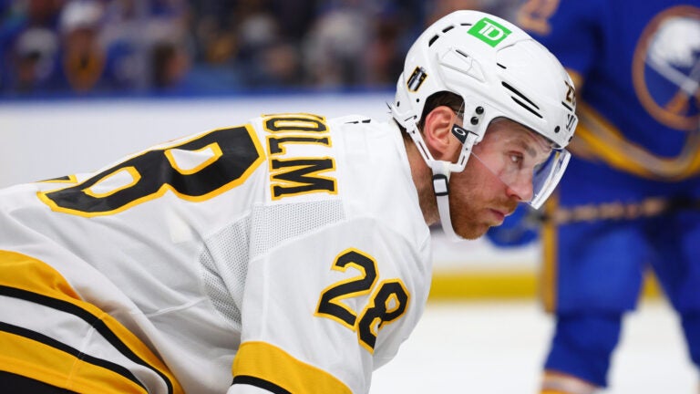 Elias Lindholm remains an uncomfortable issue for retooling Bruins Elias Lindholm remains an uncomfortable issue for retooling Bruins