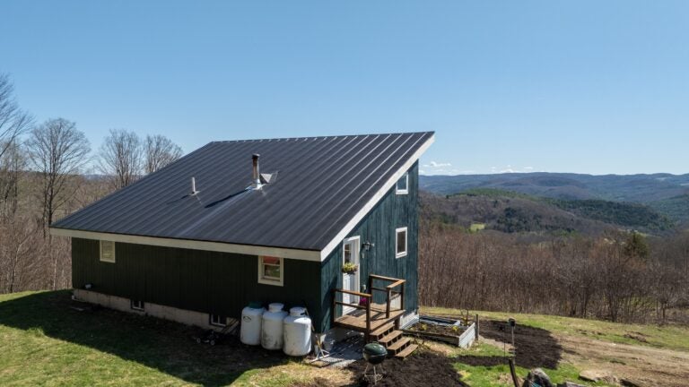 Solar-powered home on 52.6 acres showcases Vermont’s beauty Solar-powered home on 52.6 acres showcases Vermont’s beauty