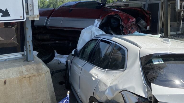 Workers begin dismantling N.H. toll plaza with long history of serious crashes